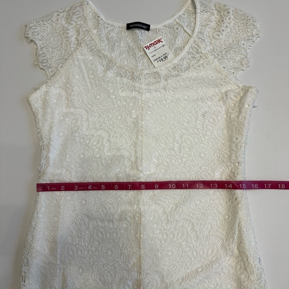 NWT. Women’s lace dress. Size Large. - Picture 11 of 11
